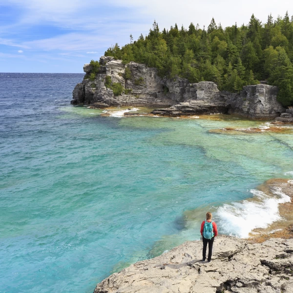 Skalnaté jeskyně, Hurónské jezero, Kanada