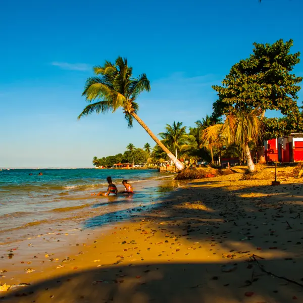 Pláže u Vera Cruz, ostrov Itaparica, Bahia, Brazílie