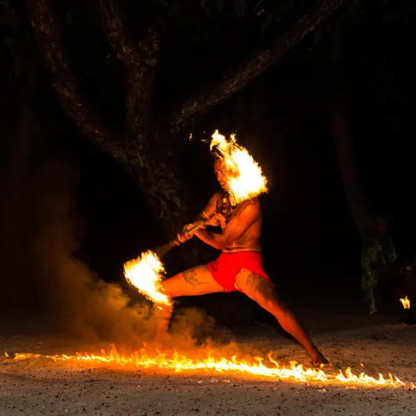 Tanec s ohněm, tradiční umělec, Francouzská Polynésie