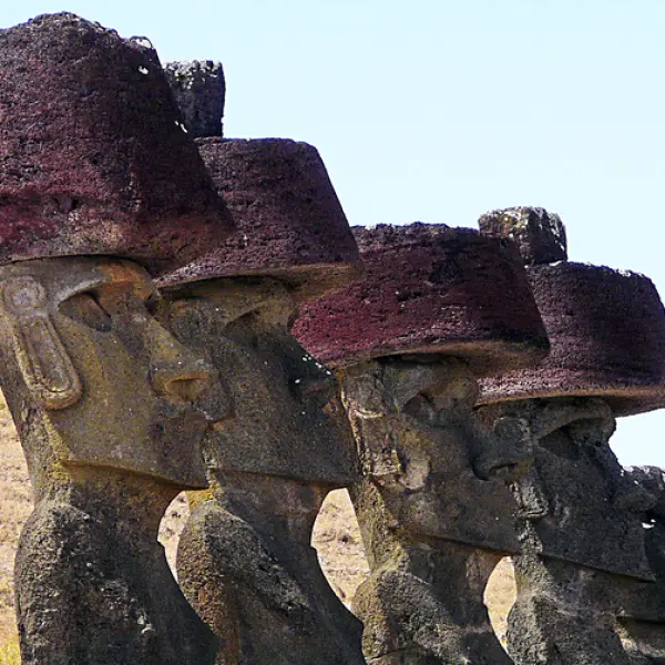 Moai s čepci Pukao, Velikonoční ostrov