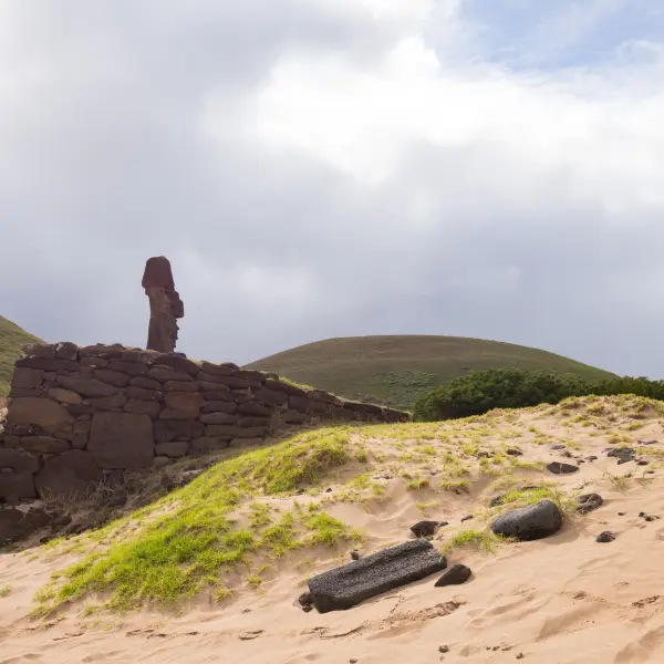 Písečná pláž Anakena s Moai, Velikonoční ostrov