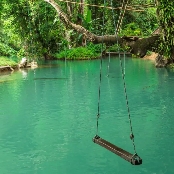 Koupání v modré laguně, Vang Vieng, Laos