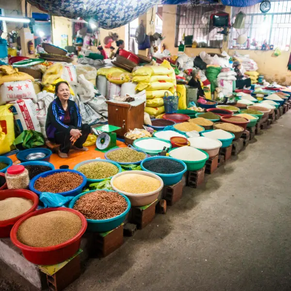 Místní trh s kořením, Ninh Binh, Vietnam