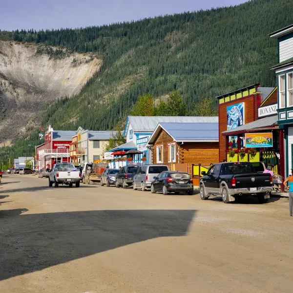 Typické domky pro Dawson City na Aljašce, USA