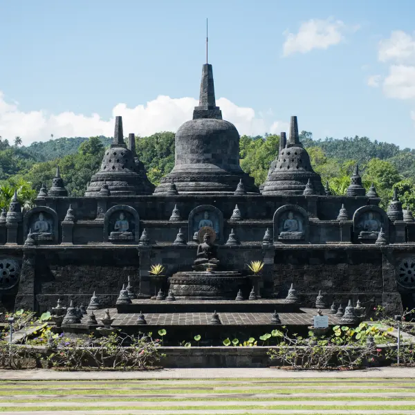 Budhistický klášter Brahma Vihara Arama, Bali, Indonésie