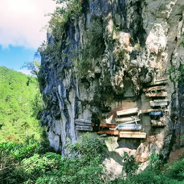 Údolí ozvěn s visícími rakvemi, Sagada, Filipíny