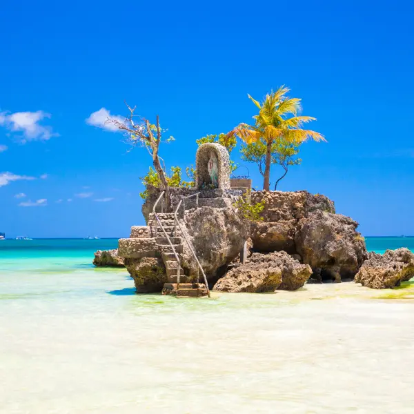 Skála Willy na nejkrásnějším ostrově světa Boracay, Filipíny