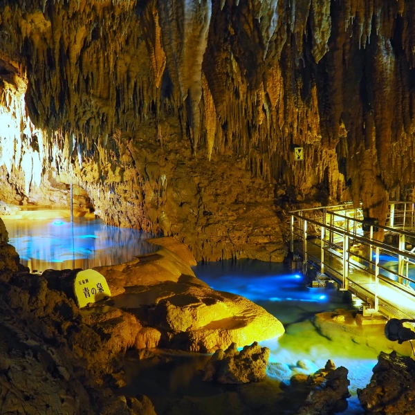 Jeskyně Gjokusendó, Okinawa, Japonsko