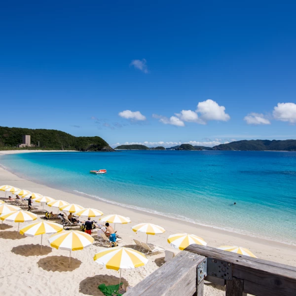 Pláž Zanami na Okinawě, Japonsko