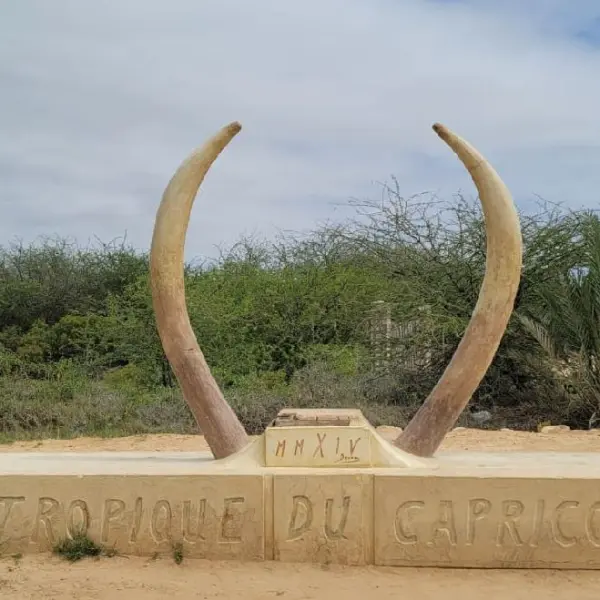 Památník na pomyslné čáře obratníku Kozoroha, Madagaskar