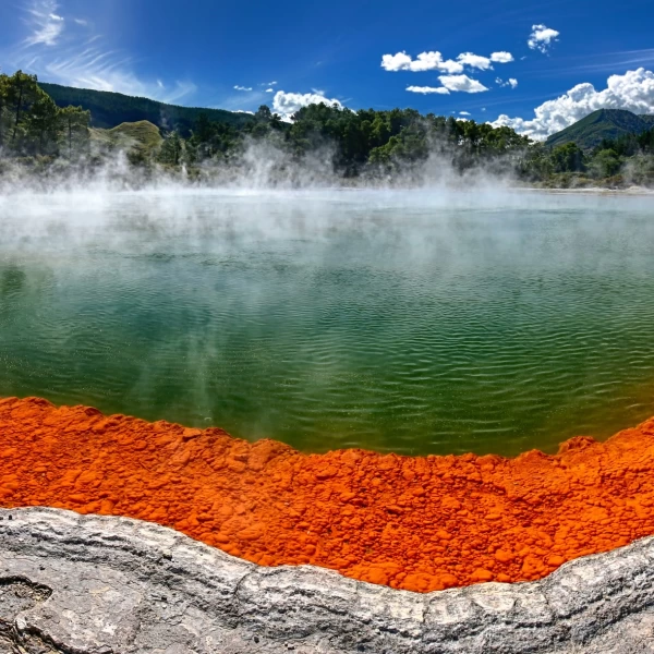 Jezero Waiotapu, Nový Zéland