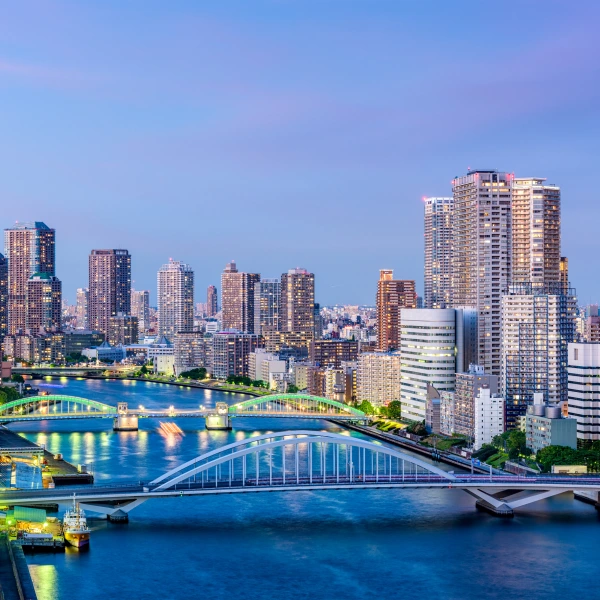 Pohled na Tokyo a řeku Sumidu, Tokyo, Japonsko